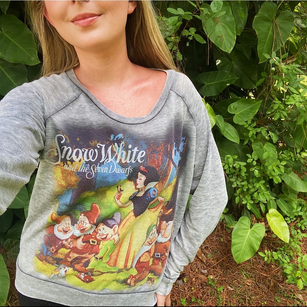 Disney Snow White Sweatshirt Small